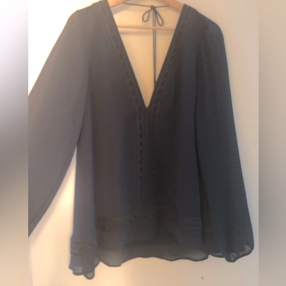 Finders Keepers low-cut blouse - Picture 1 of 11